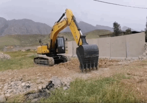 آغاز به کار خاکبرداری جهت بازگشایی گذر ١۶ متری جنب شهرداری